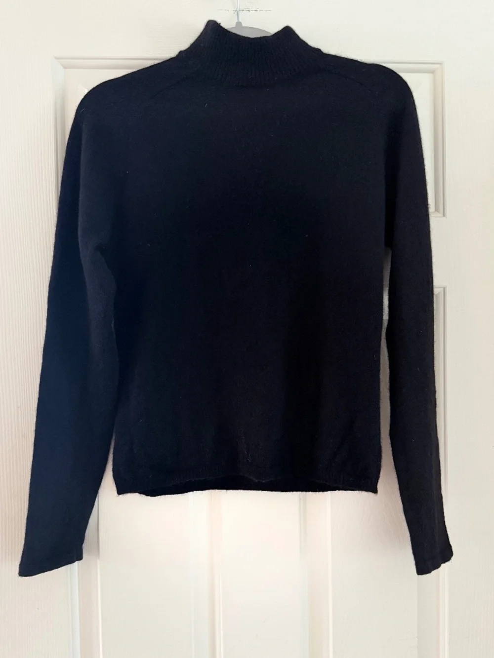 Evelyn Grace 100% Knit Cashmere Sweater. Women's Medium Black Mock Neck